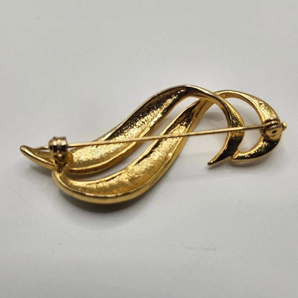 Vintage Gold‎ Tone Abstract Swirl Leaf Brooch Pin Polished Finish 2.5 Inch